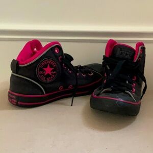 Black & Hot pink unisex shoes. Size 5 (US)